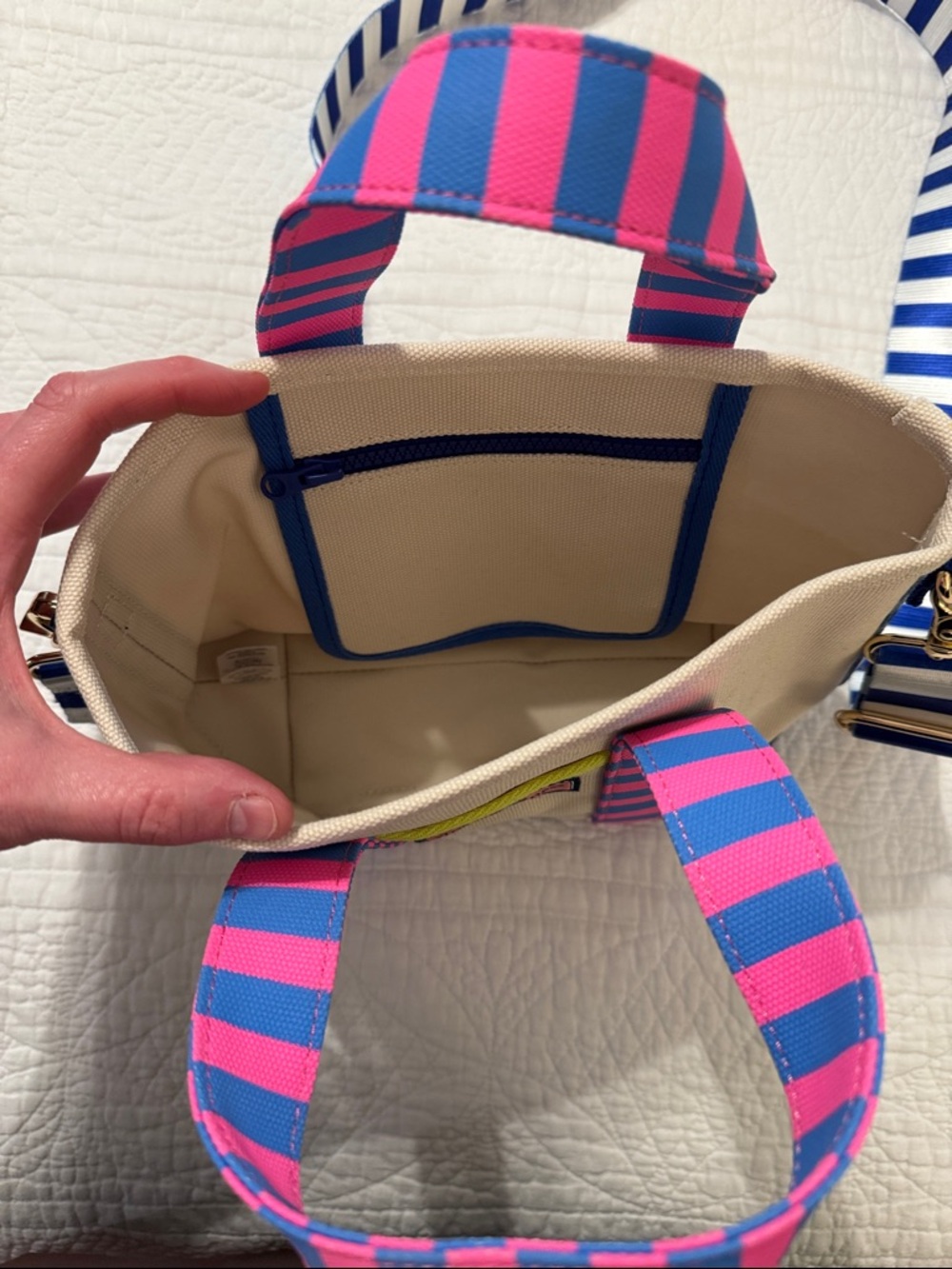 NWOT Vineyard Vines Heritage Small Tote! Crossbody straps. - Picture 3 of 4